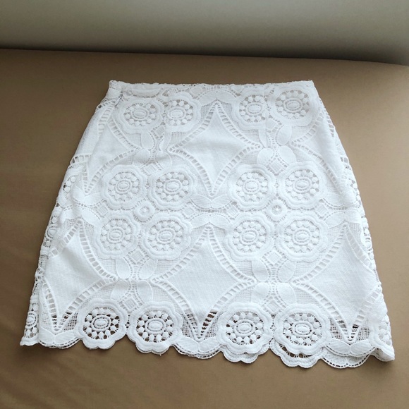 Cute Lace fabric skirt from Abercrombie & Fitch - Picture 2 of 7